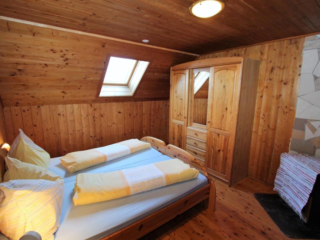 Postel nebo postele na pokoji v ubytování Chalet in Prebl near Klippitztörl Ski Area