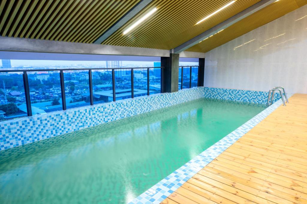 Bazén v ubytování ARK HOTEL nebo v jeho okolí