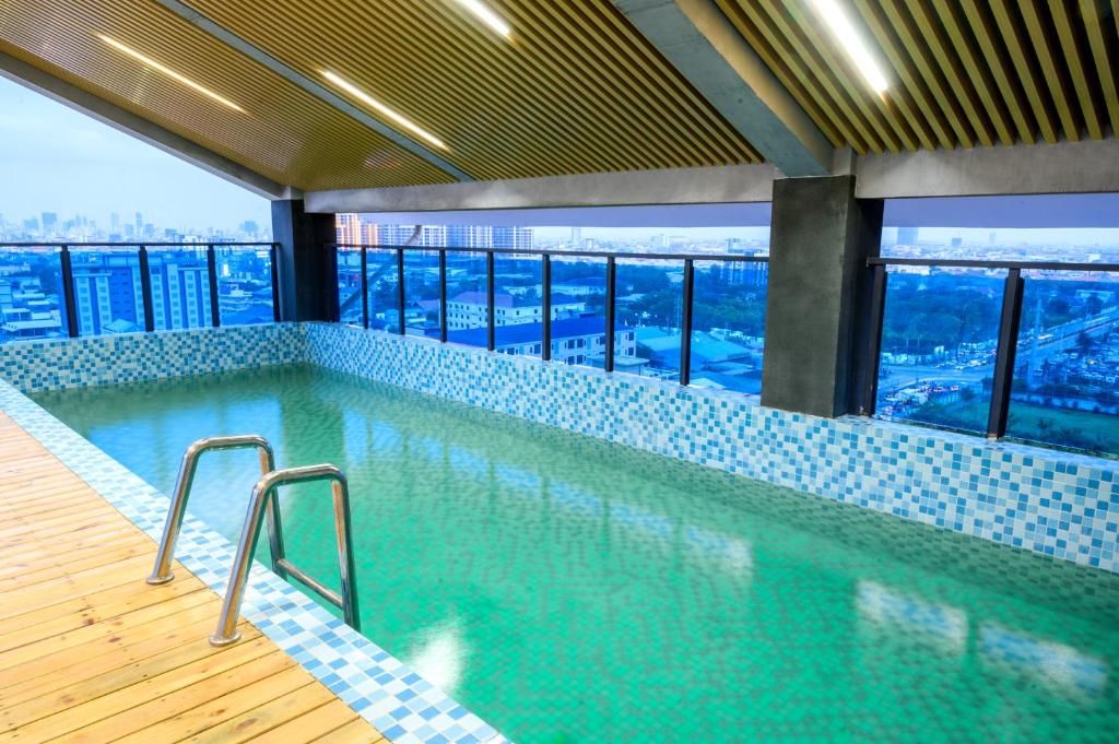 Bazén v ubytování ARK HOTEL nebo v jeho okolí