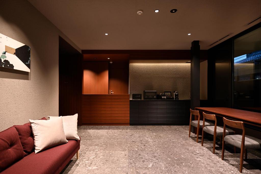 Kuchyň nebo kuchyňský kout v ubytování HOTEL KYOTOLOGY
