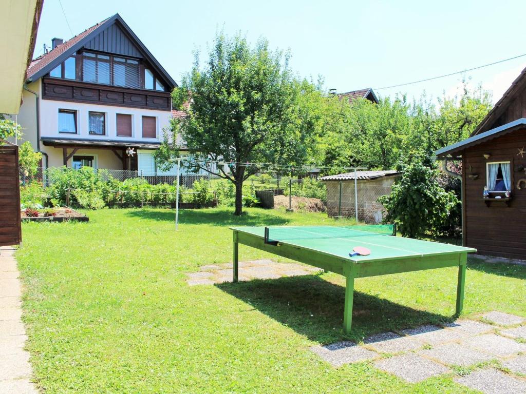 Stolní tenis v ubytování Holiday home in Carinthia near Lake Klopeiner nebo okolí