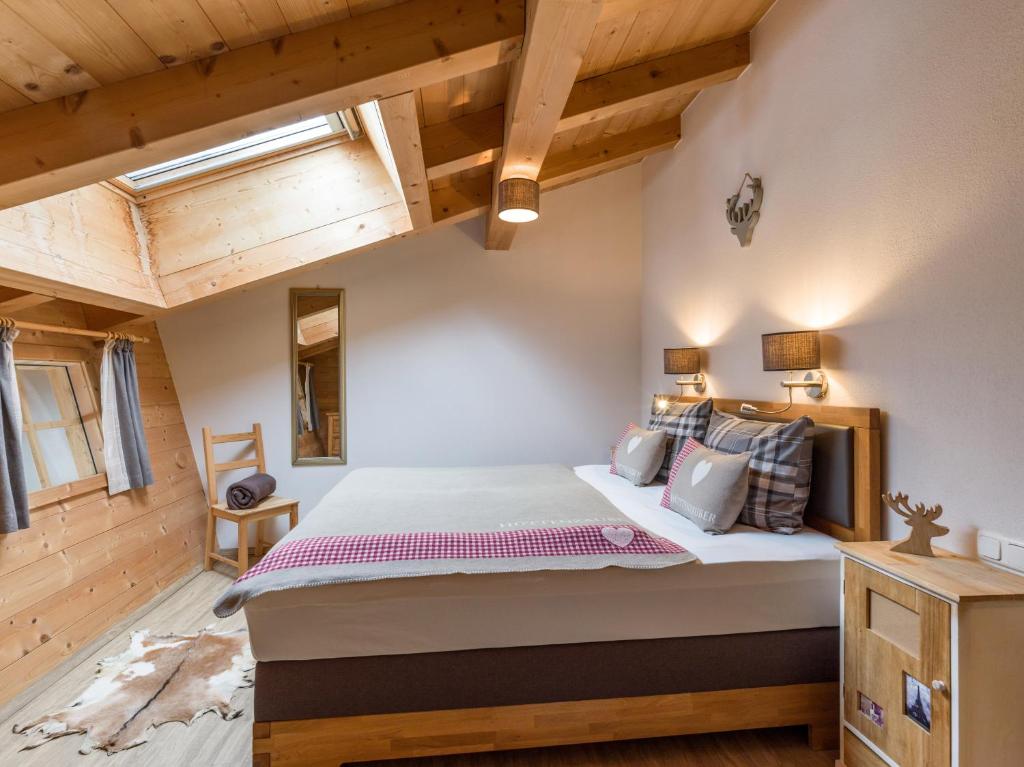 Postel nebo postele na pokoji v ubytování Narzenhof Wellness Chalets, Familien & Luxus Apartments am Bauernhof