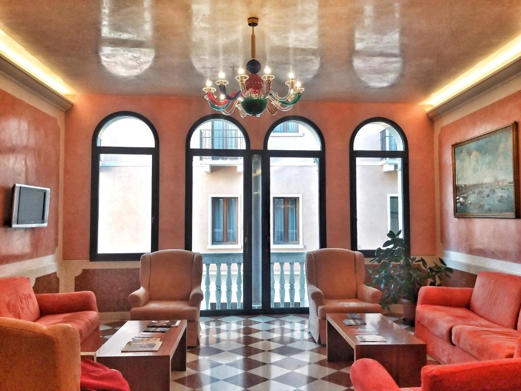 TV a/nebo společenská místnost v ubytování Hotel Nazionale