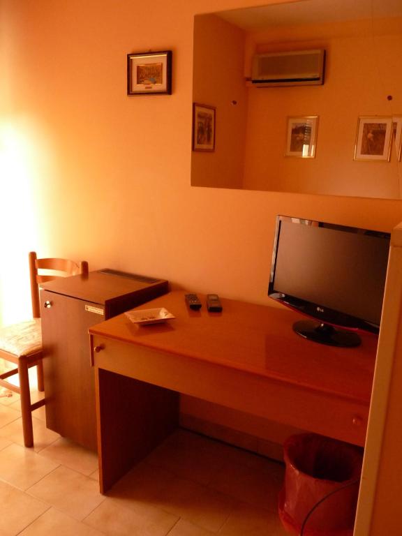 TV a/nebo společenská místnost v ubytování Agathae Hotel & Residence
