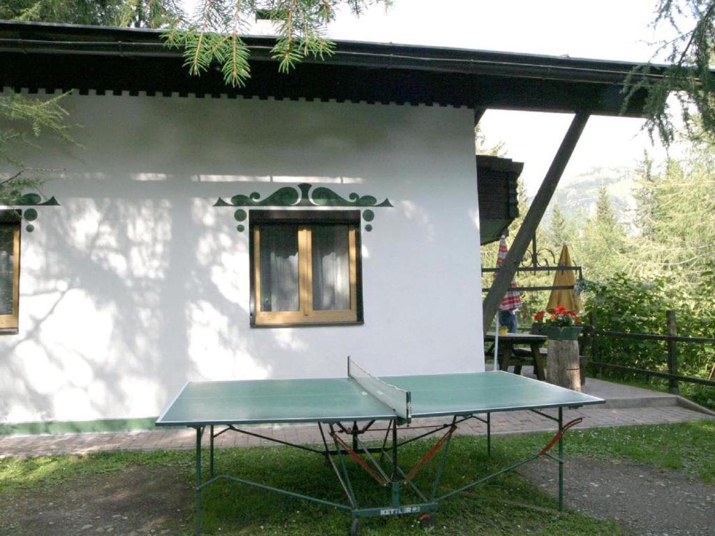 Stolní tenis v ubytování Chalet in Nassfeld ski area in Carinthia nebo okolí