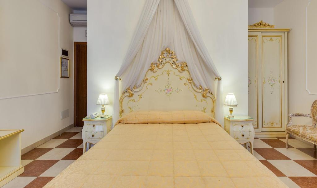 Gallery image of Hotel Marte in Venice