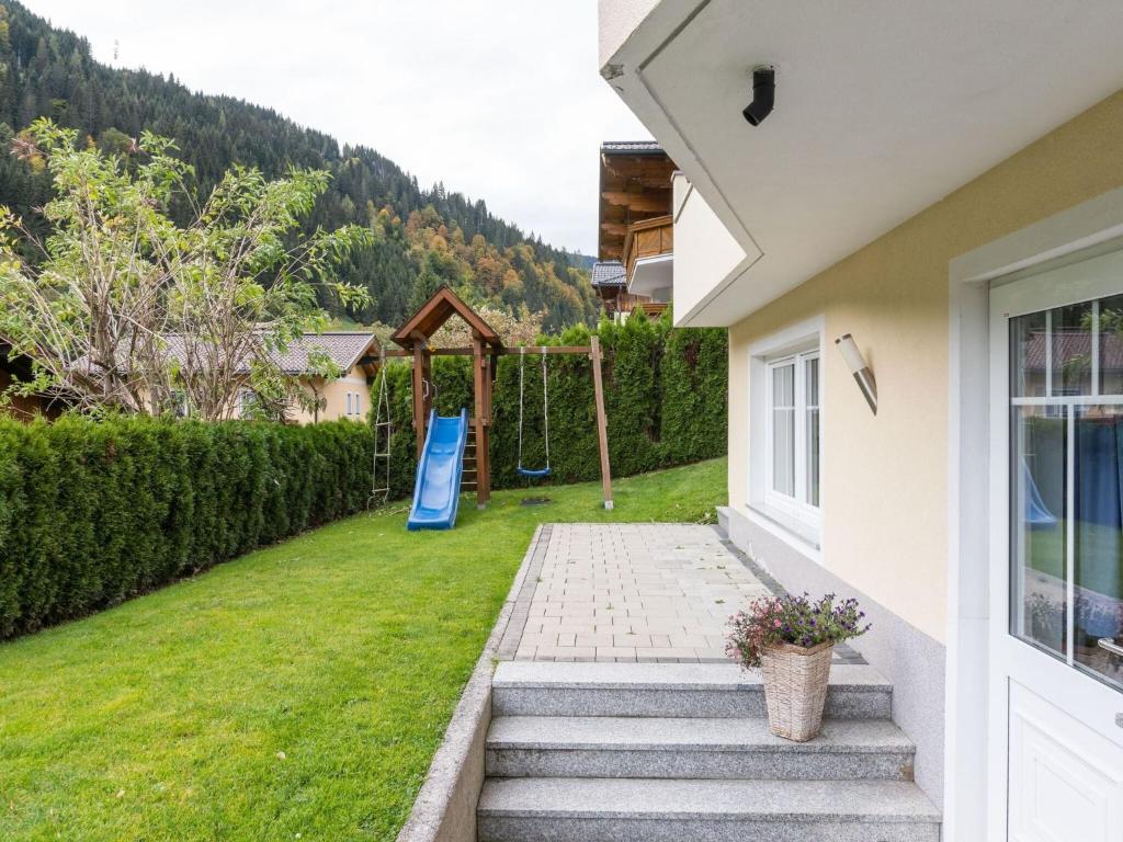 Vonkajšia záhrada v ubytovaní Modern apartment in Salzburger with terrace
