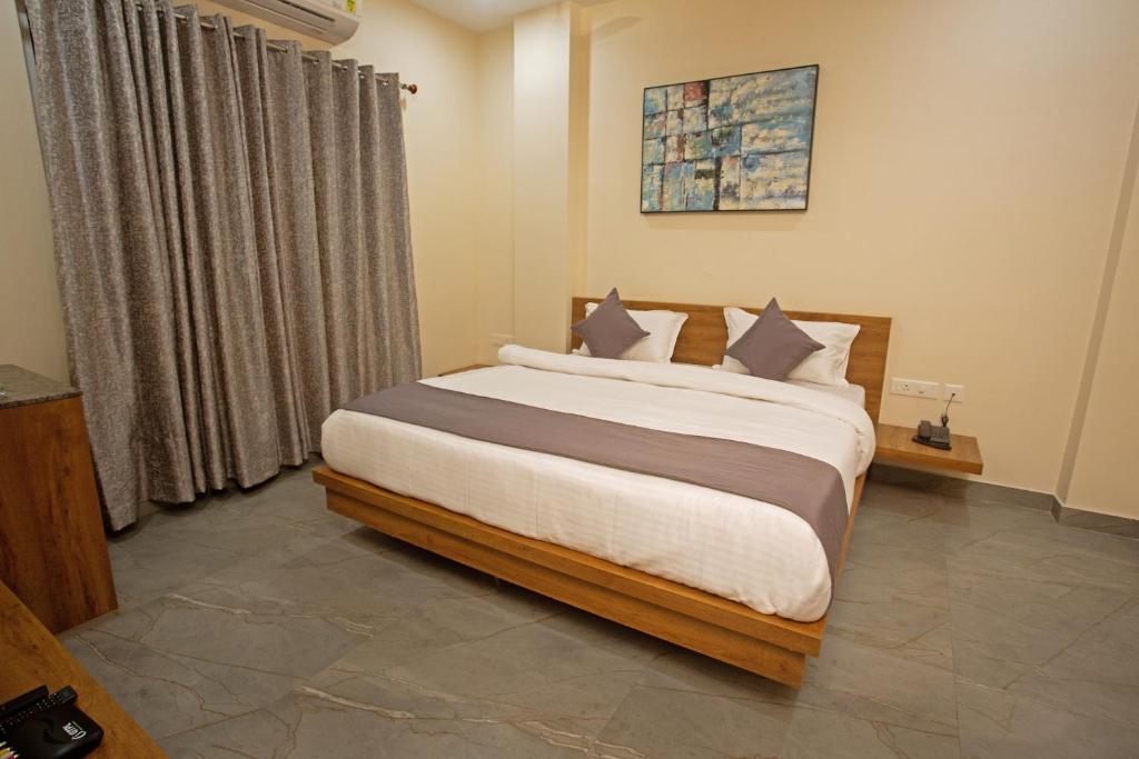 Grey House Inn - King Room