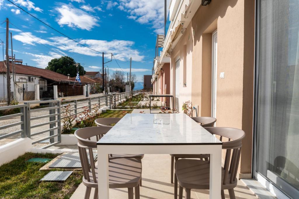Balkón nebo terasa v ubytování Dionysos Residential Complex