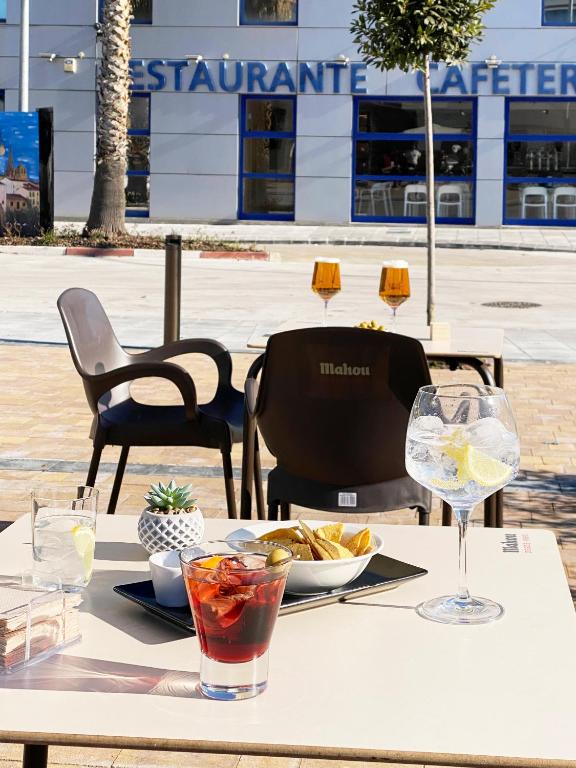 Nápoje v ubytování Iraipe Logroño Hotel