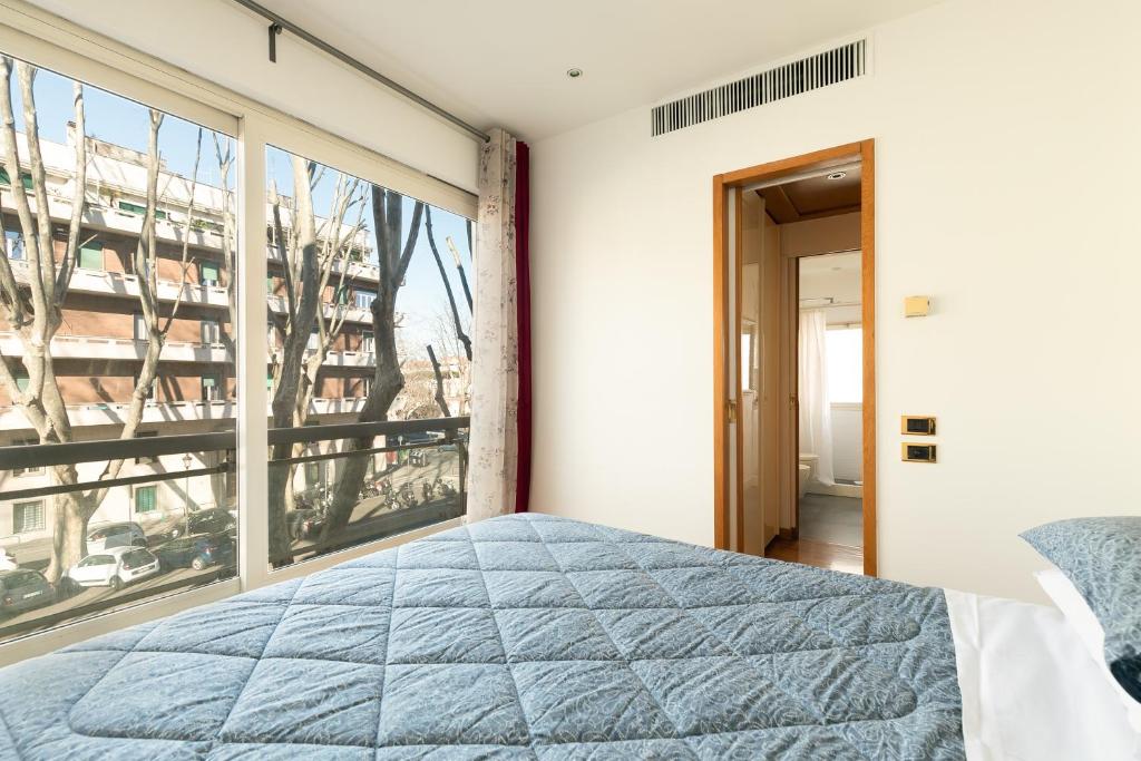 A bed or beds in a room at R.C. Giulio Cesare. Loft in centro