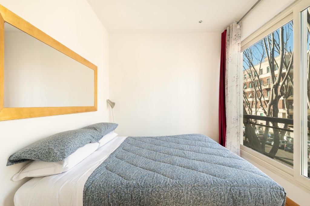 A bed or beds in a room at R.C. Giulio Cesare. Loft in centro