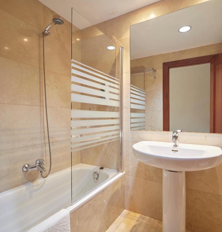 Koupelna v ubytování Iraipe Logroño Hotel