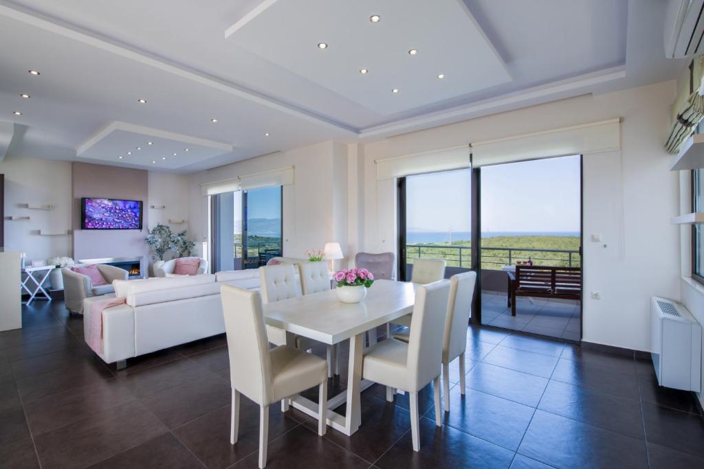 TV a/nebo společenská místnost v ubytování Villa Elisabeth View