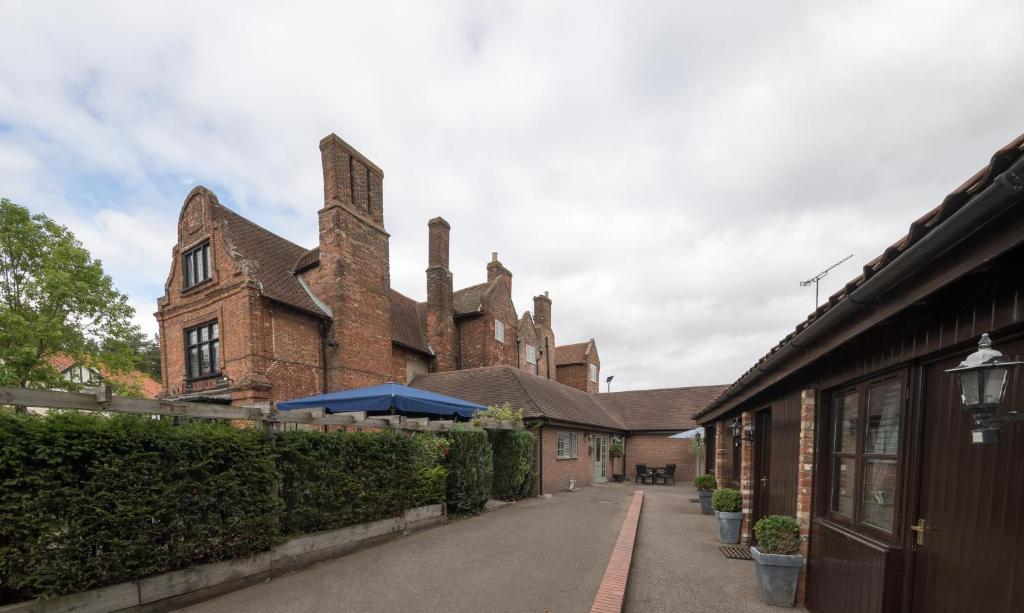 The Red Lion Eaton - Resim 6