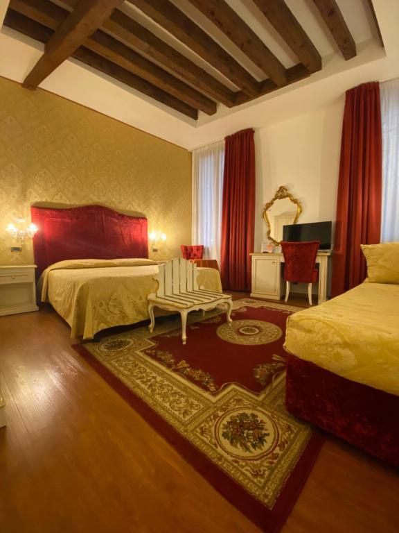 Postel nebo postele na pokoji v ubytování Locanda Casa Querini