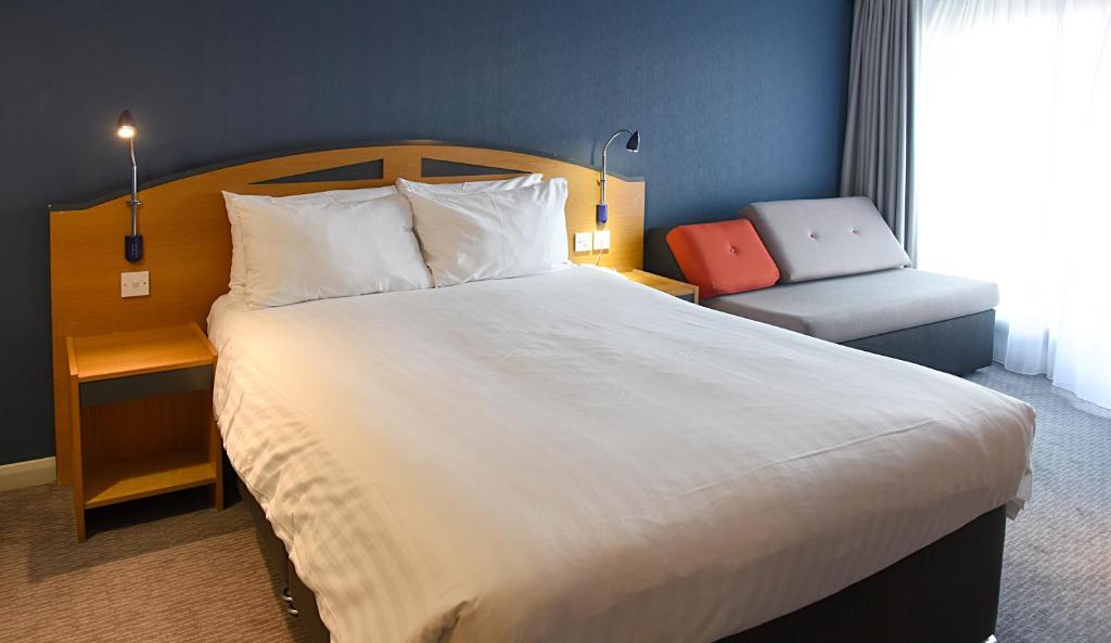 Postel nebo postele na pokoji v ubytování Holiday Inn Express Liverpool-Albert Dock by IHG