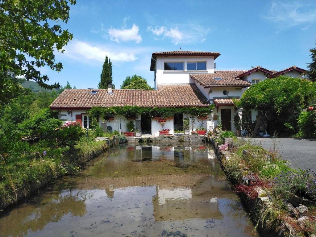 a house with a pond in front of it at Eyhera Perkain in Aldudes