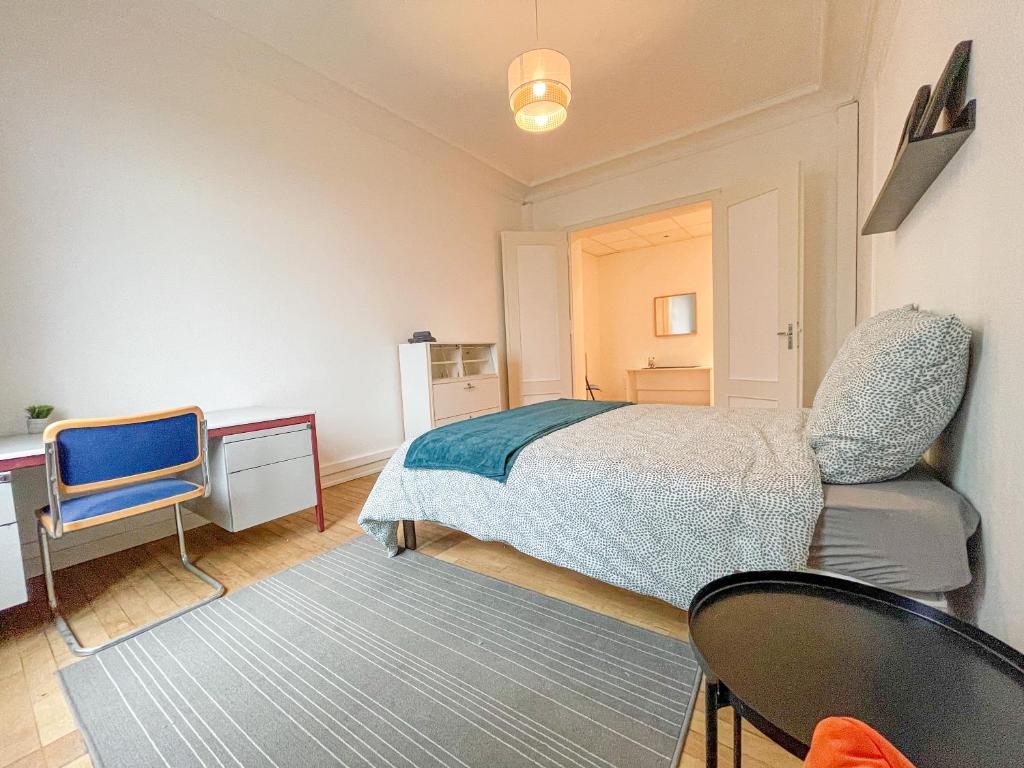 Chambres privées -Private room- dans un spacieux appartement - 100m2 centre proche gare - Large Double Room
