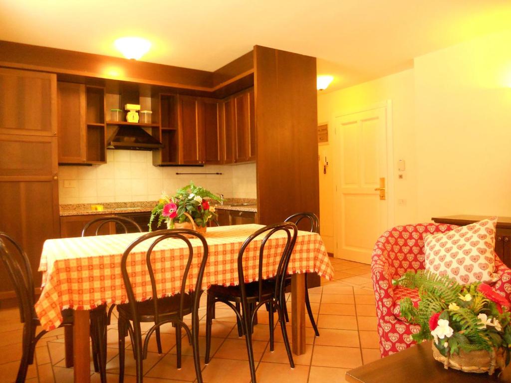 Kuchyň nebo kuchyňský kout v ubytování Residence Villa Avisio