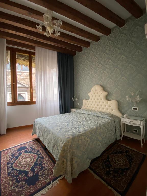 Postel nebo postele na pokoji v ubytování Locanda Casa Querini