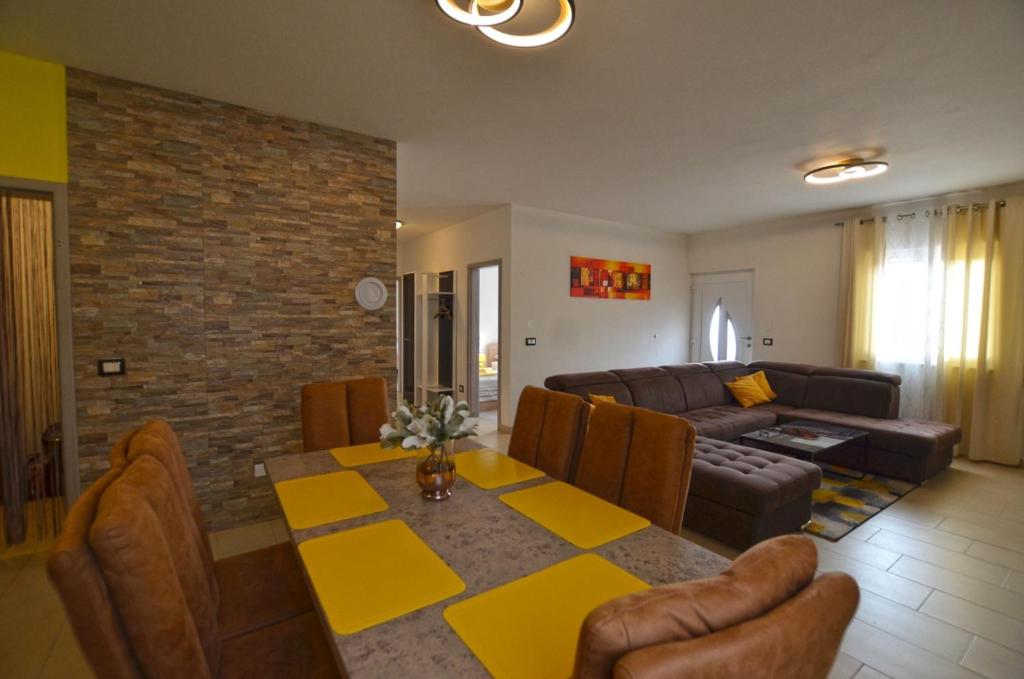 Posezení v ubytování Emilio Apartment