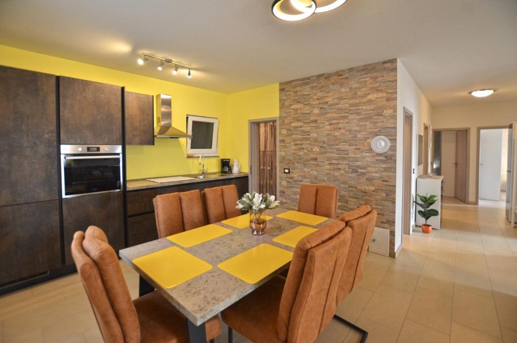 Kuchyň nebo kuchyňský kout v ubytování Emilio Apartment