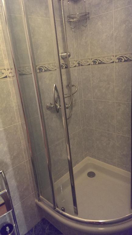 A bathroom at Topalovich Apartments