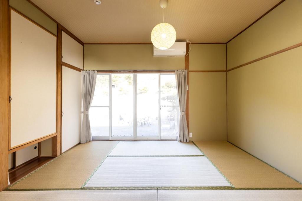 Foto dalla galleria di Keiko"s Home 宮浦一日一組限定海の絶景オーシャンビューのラグジュアリー別荘2000m2BBQ可海釣公園 a Fukuoka