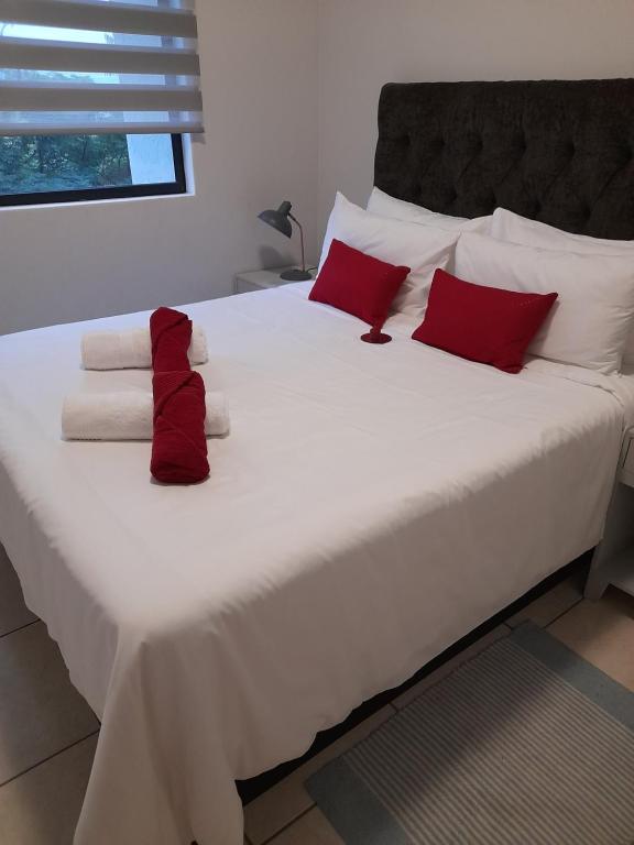 Ένα ή περισσότερα κρεβάτια σε δωμάτιο στο lovely 1 bedroom apartment