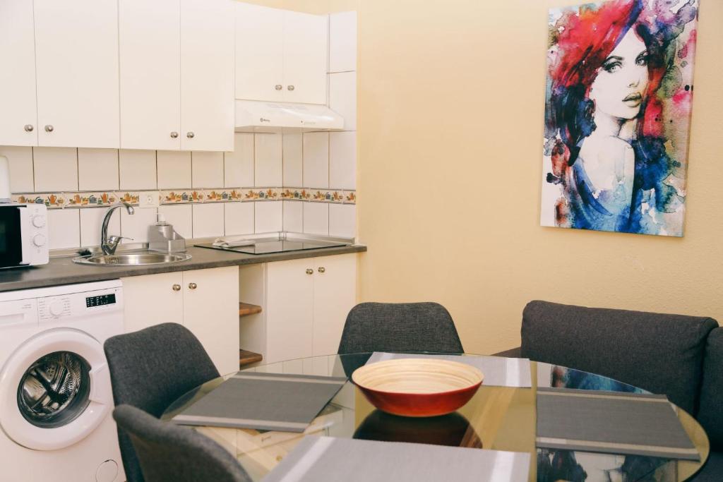 A kitchen or kitchenette at Copacabana Seaview