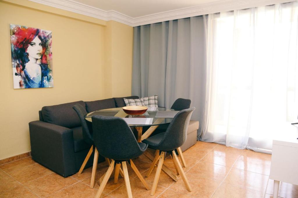 A seating area at Copacabana Seaview