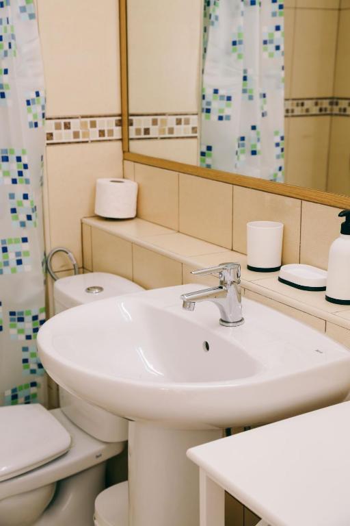 A bathroom at Copacabana Seaview