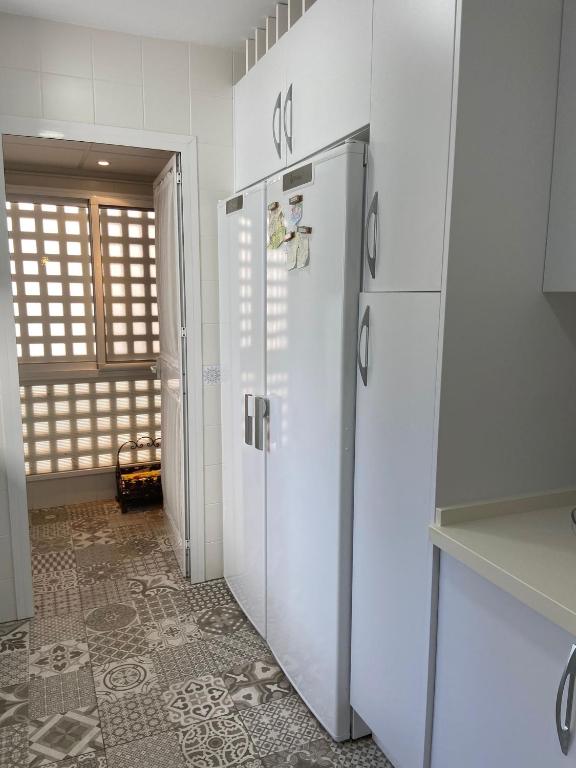 Kuchyňa alebo kuchynka v ubytovaní APARTAMENTO PLAYA DEL INFANTE-GOLF Costa Ballena