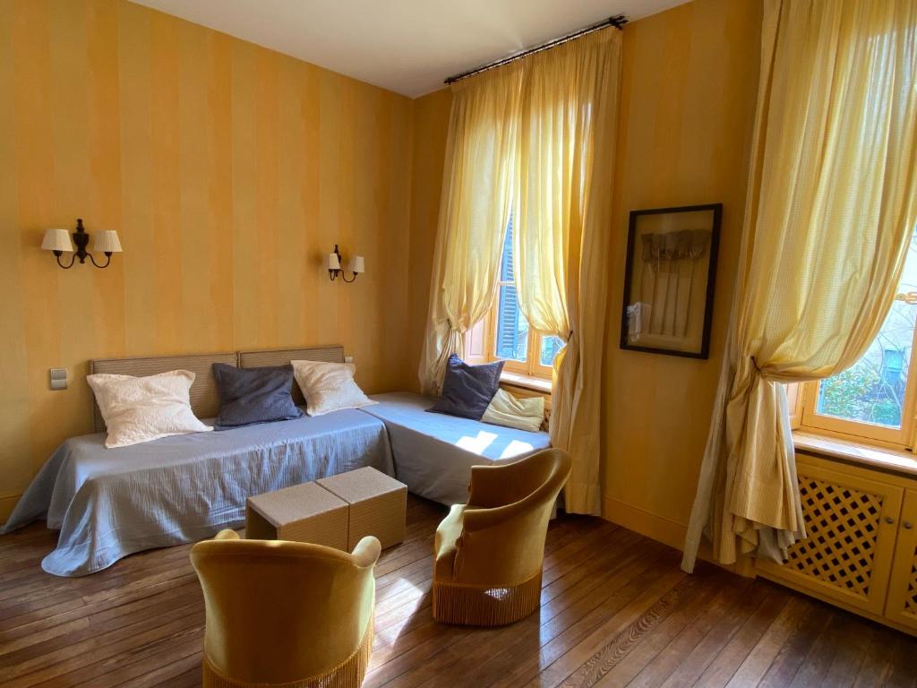 Demeure Saint Louis Historic manor, air-conditioned, free private parking, City 700m, WIFI, view - Apartment - Ground Floor