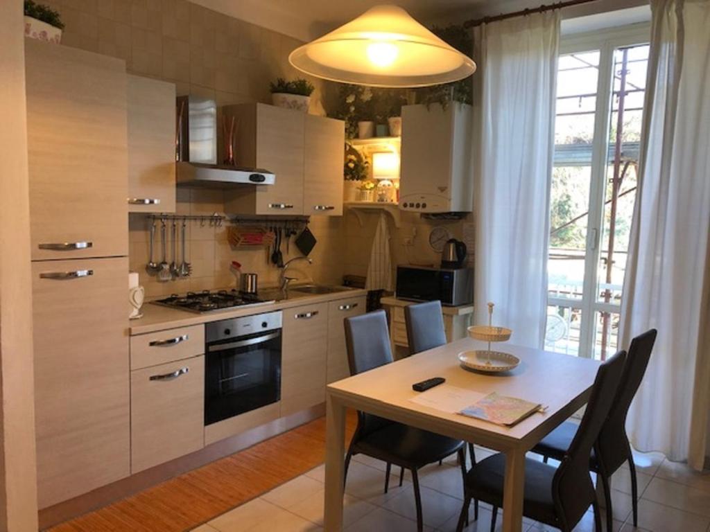 A kitchen or kitchenette at cinque terre way