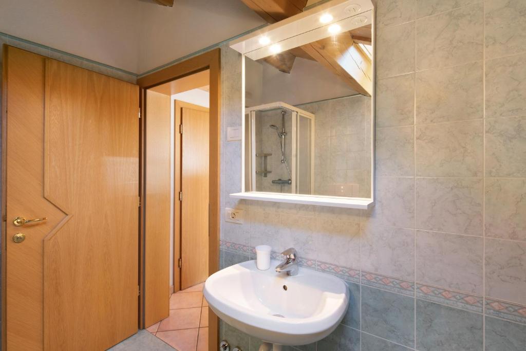 A bathroom at Appartamento Cima Fopel