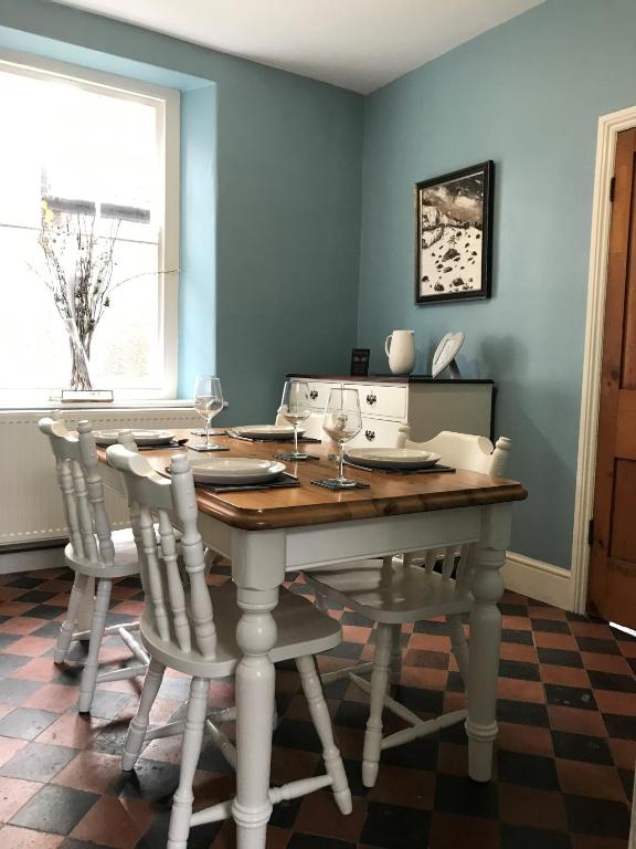 Quaint 2 bed cottage in central Crickhowell
