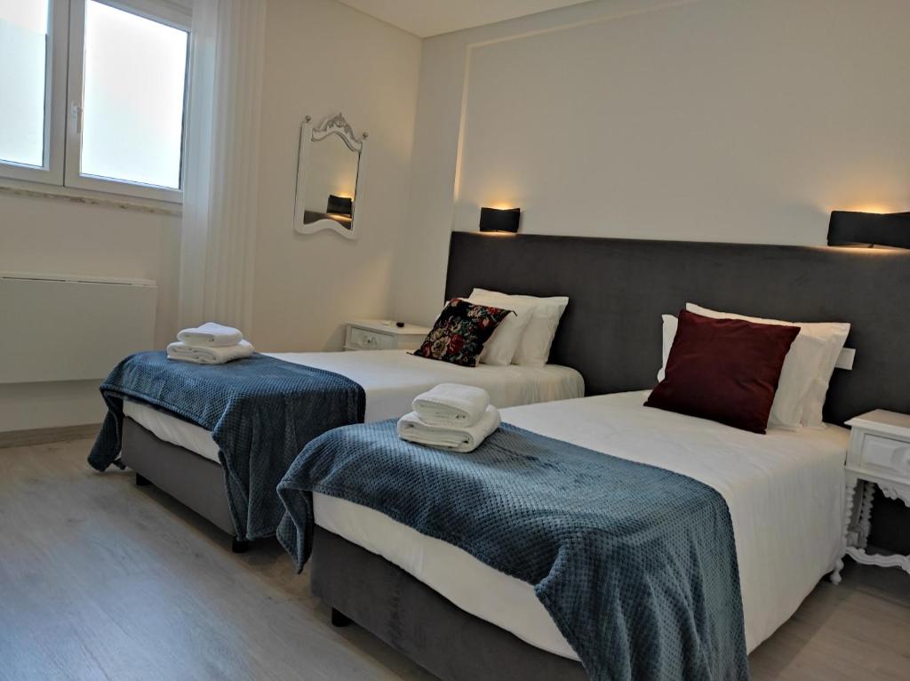 Hall 92 Quartos com WC em moradia com piscina A-das-Lebres Loures - Twin Room - Toegang