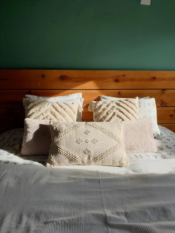 Postel nebo postele na pokoji v ubytování Escale Chambre d'hôtes Au coeur du vieux Profondeville entre Namur et Dinant
