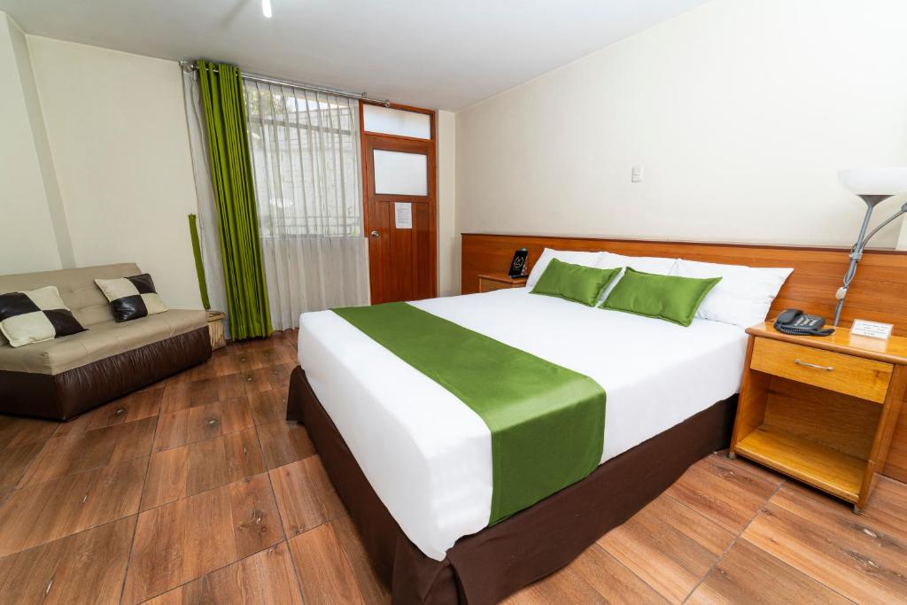 Postel nebo postele na pokoji v ubytování Hotel El Turista