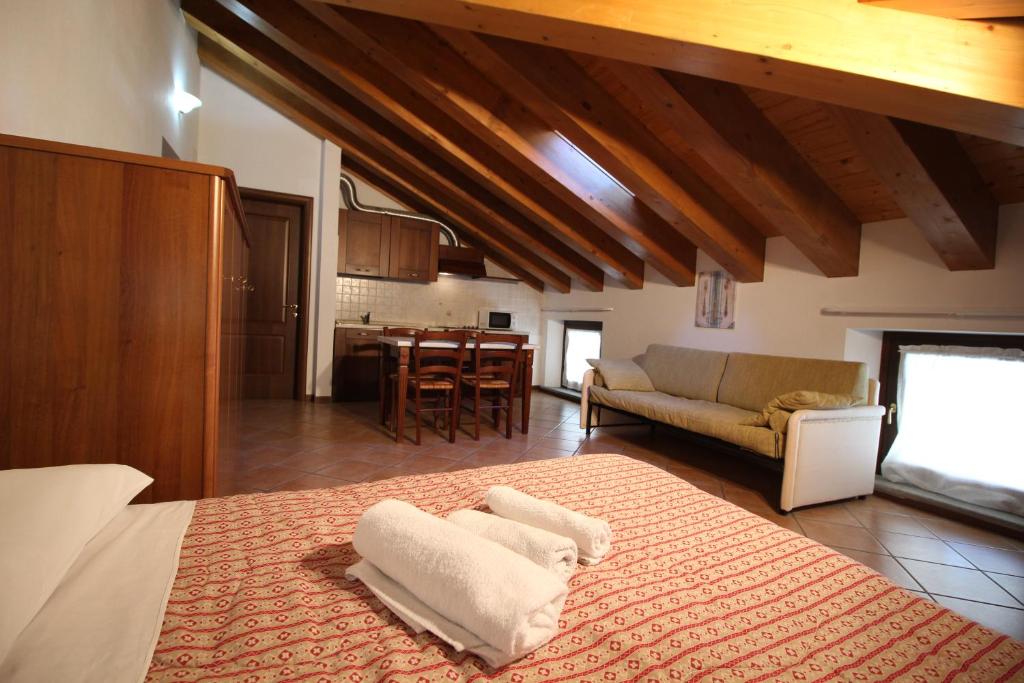 Łóżko lub łóżka w pokoju w obiekcie Residence Aquila - Mono Corno Vitello