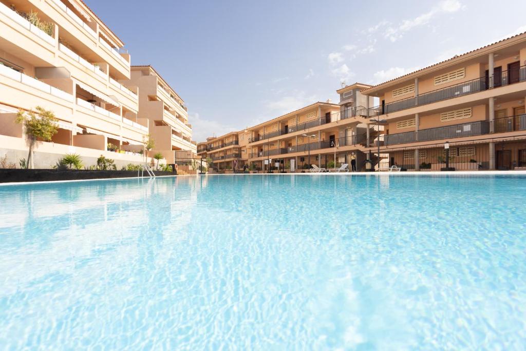 Bazén v ubytování Home2Book Cozy Apartment Los Cristianos, Wifi&Pool nebo v jeho okolí