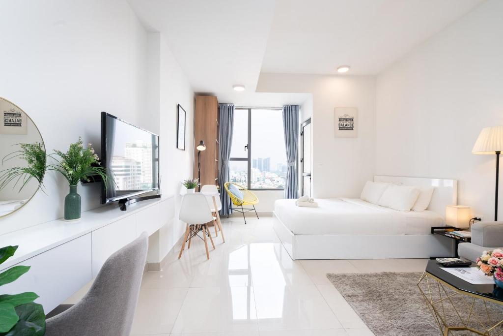 Infinity Pool Signature - Saigon Rivergate