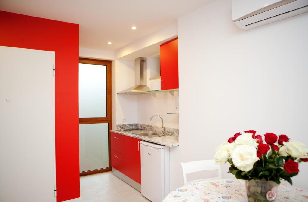 Kuchyň nebo kuchyňský kout v ubytování Top'Otel