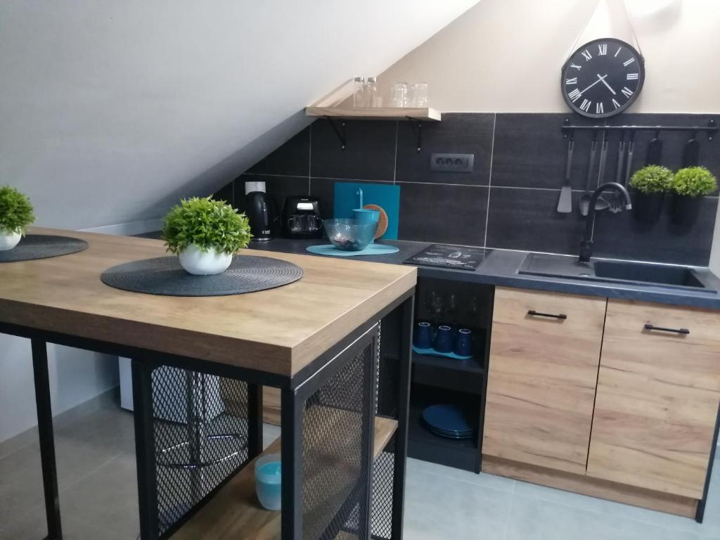 Kuchyňa alebo kuchynka v ubytovaní Apartmani Sunset