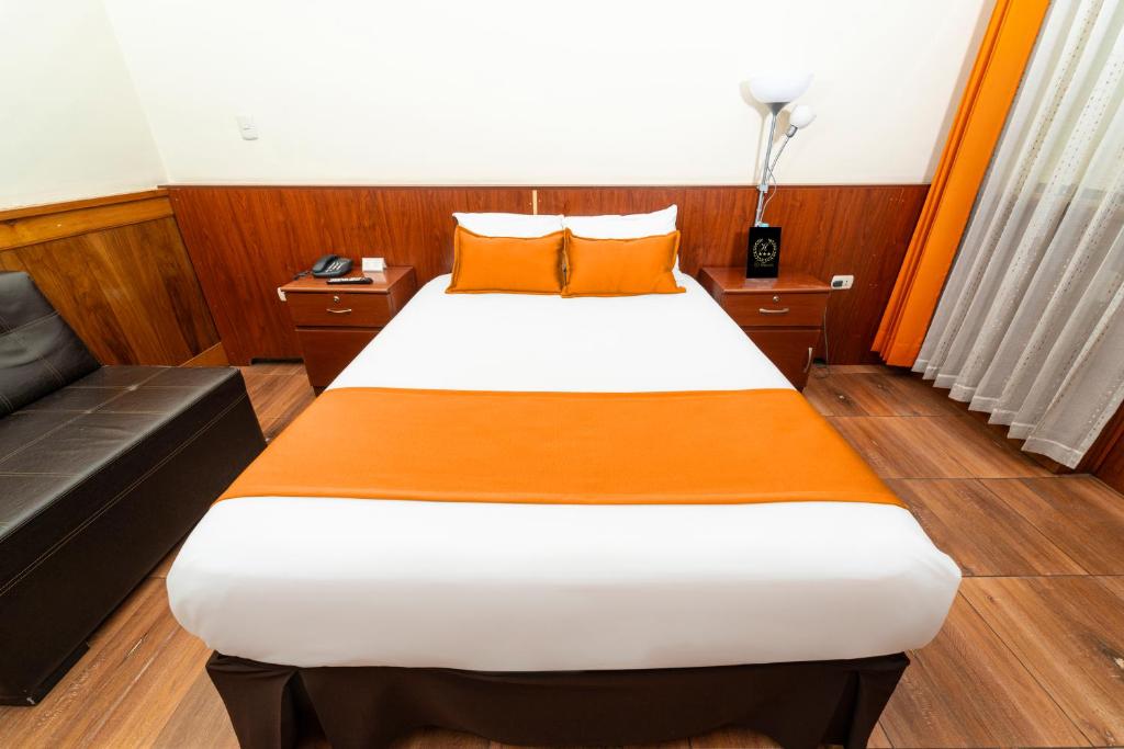 Postel nebo postele na pokoji v ubytování Hotel El Turista