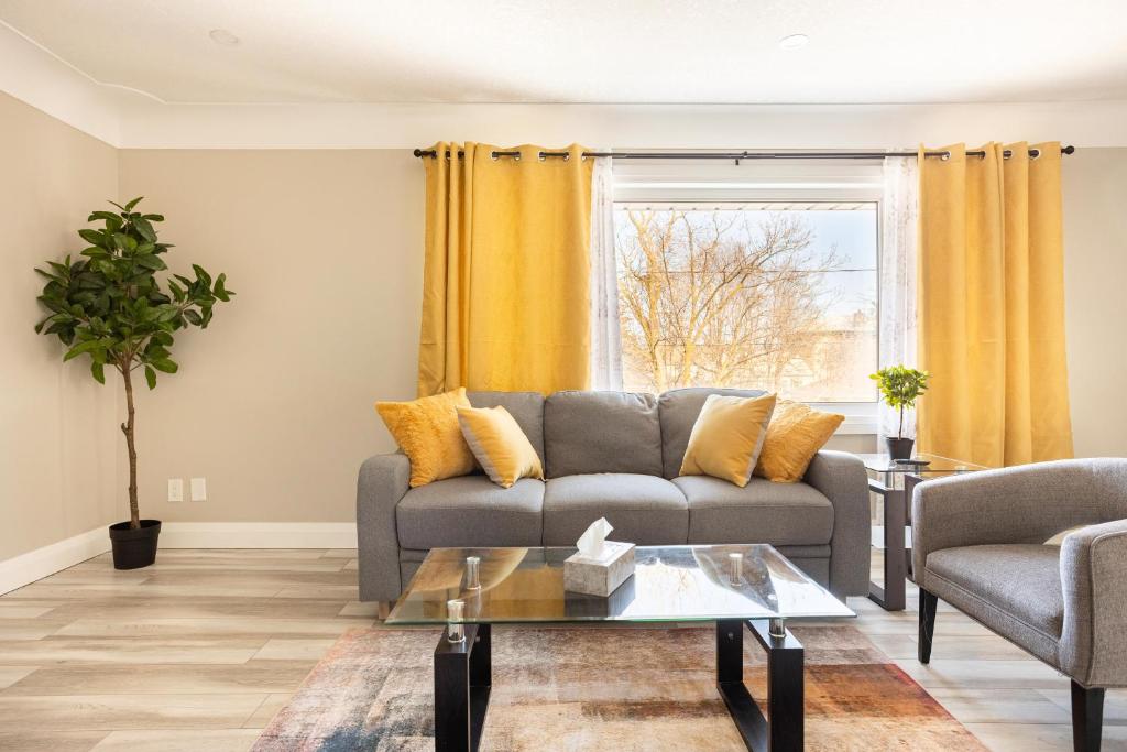a living room with a couch and a table at ENTIRE 2 BEDROOM APARTMENT DOWNTOWN - u3 in Waterloo