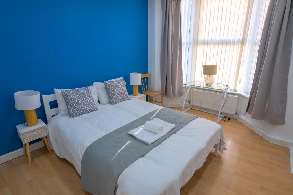 Spacious 5 Bed House, perfect for groups, great location - 公寓