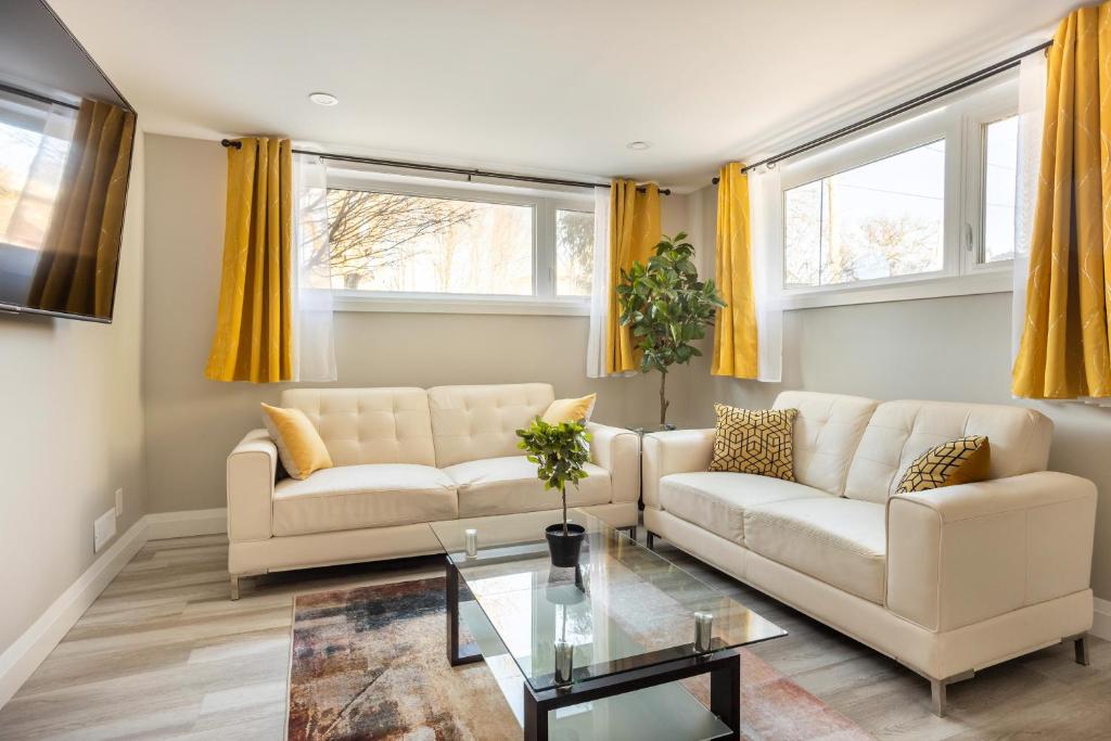 ENTIRE 2 BEDROOM APARTMENT DOWNTOWN u1, Kitchener (updated prices 2024)